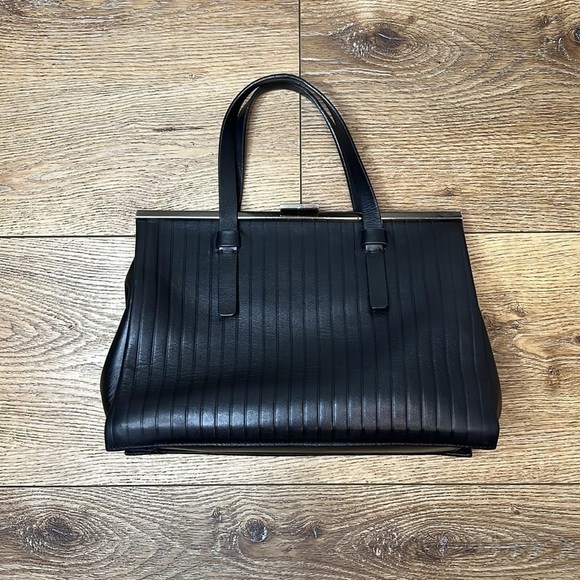 Lia Numa Black Leather Bag w/Clasp Closure - Picture 1 of 14